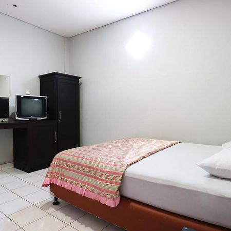 Taman Mekar Beach Inn Кута Экстерьер фото