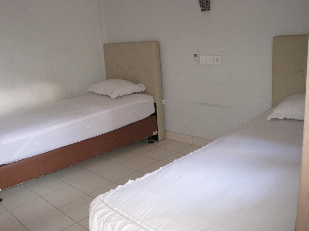 Taman Mekar Beach Inn Кута Номер фото