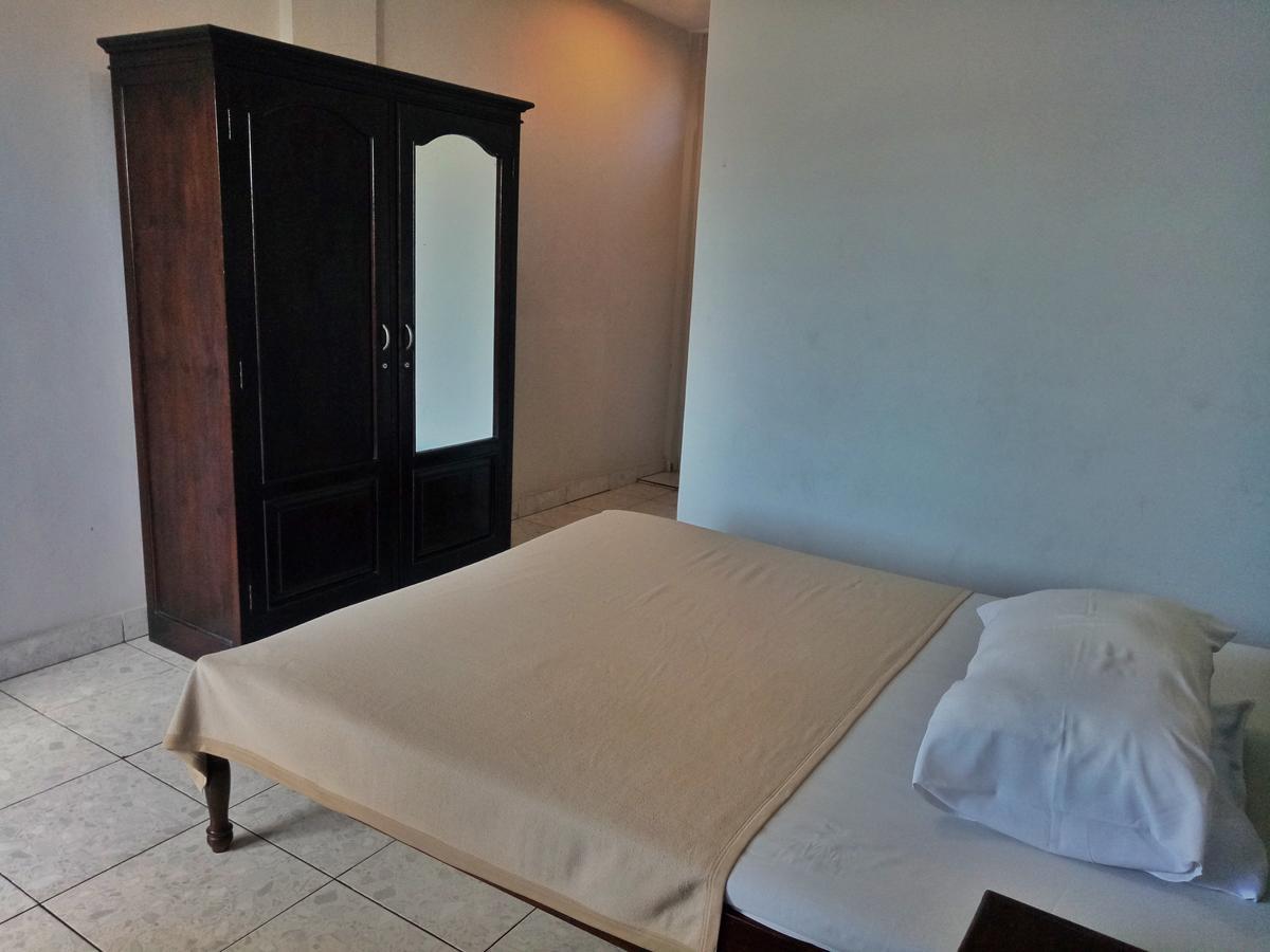 Taman Mekar Beach Inn Кута Экстерьер фото