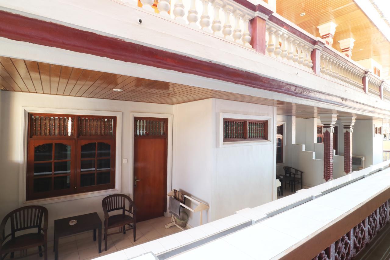 Taman Mekar Beach Inn Кута Экстерьер фото