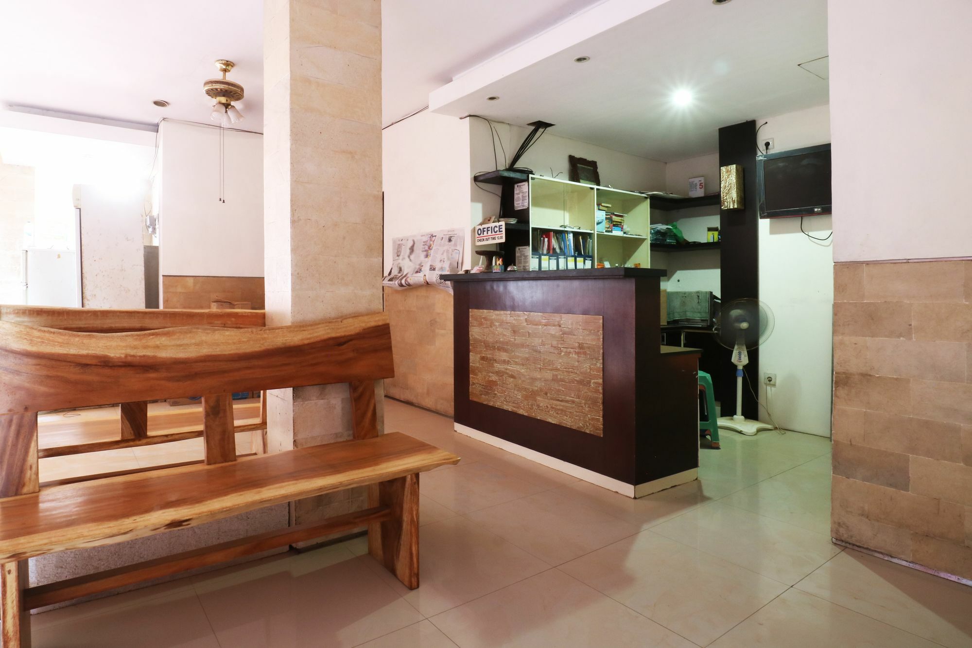 Taman Mekar Beach Inn Кута Экстерьер фото