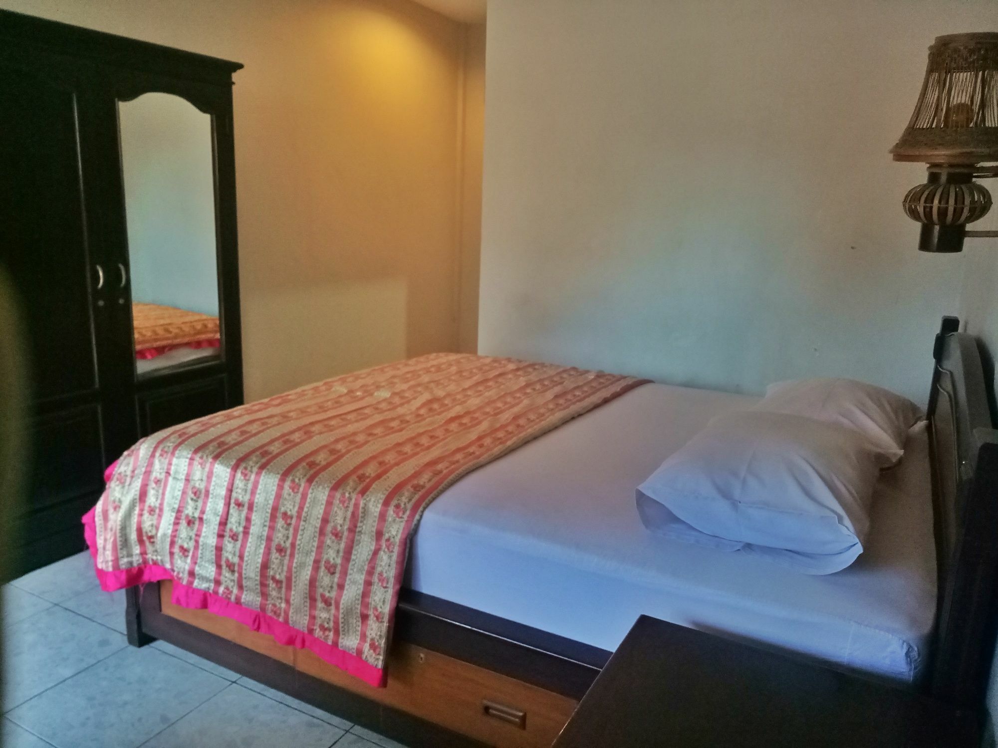 Taman Mekar Beach Inn Кута Экстерьер фото