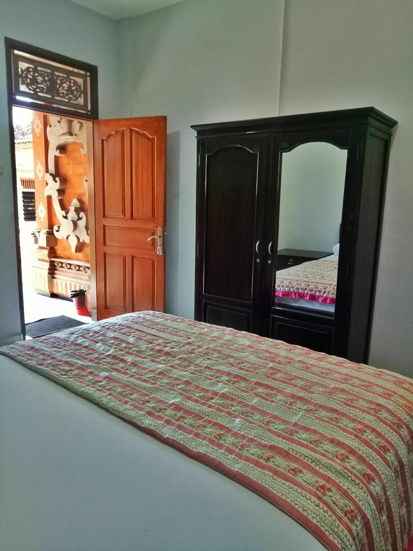 Taman Mekar Beach Inn Кута Экстерьер фото